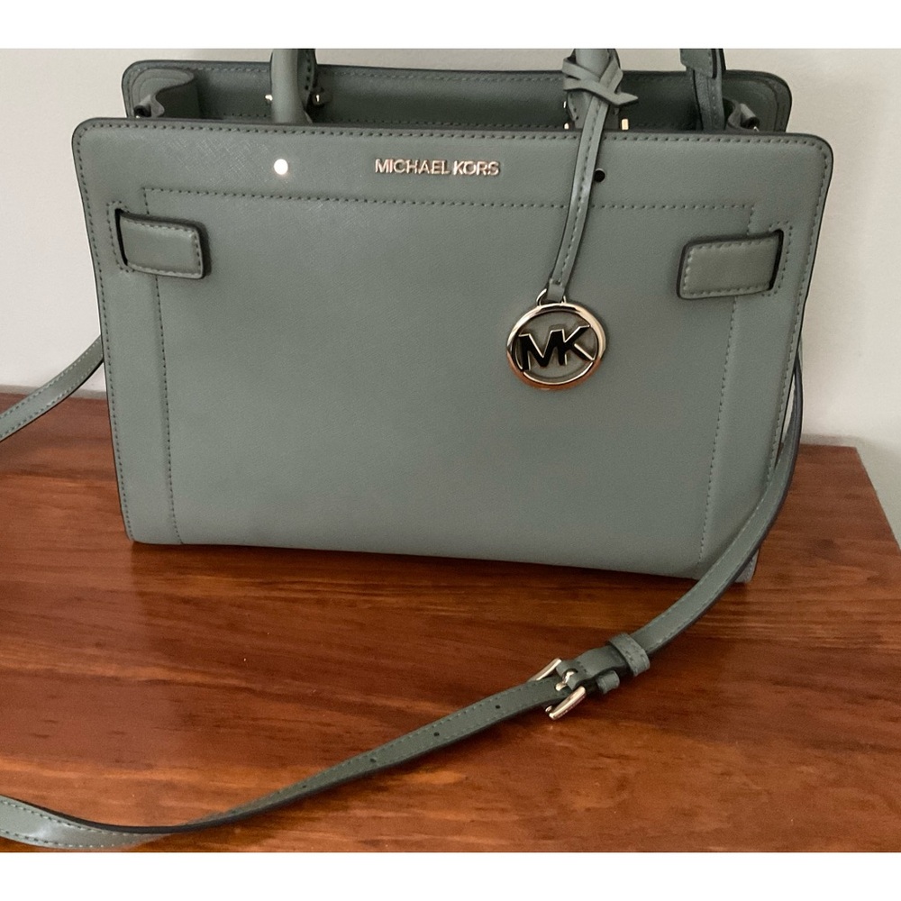 Ladies Michael Kors crossbody bag